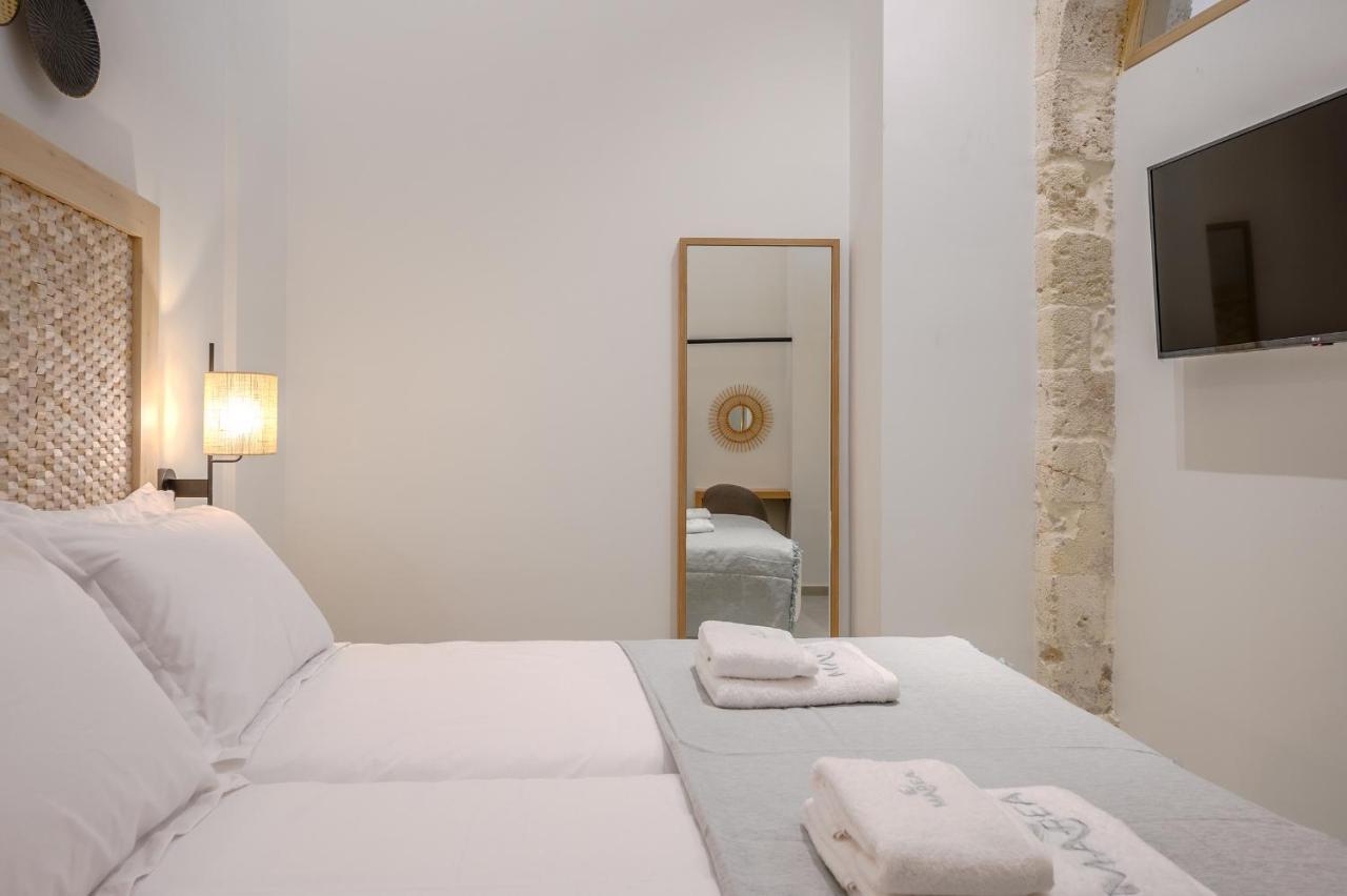 Marea Boutique Suites 罗希姆诺 外观 照片