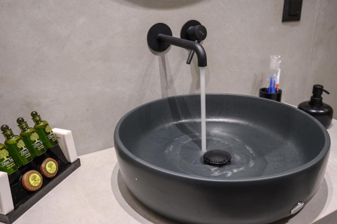 Marea Boutique Suites 罗希姆诺 外观 照片