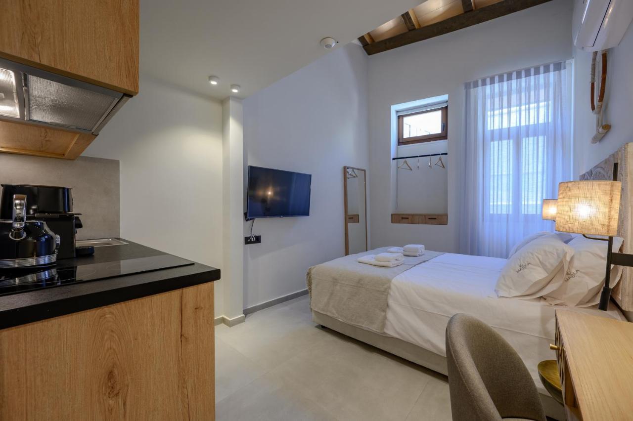 Marea Boutique Suites 罗希姆诺 外观 照片